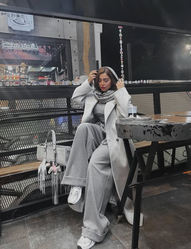 پالتو بلند فوتر قد کار ۱۲۰کاملا آستر کشی شده جنس پارچه و آستر ترک میباشد