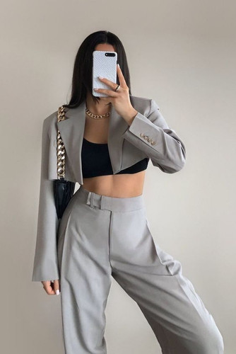 جنس کت و شلوار کرپ هست و قد کت قابل تغییر هم هست